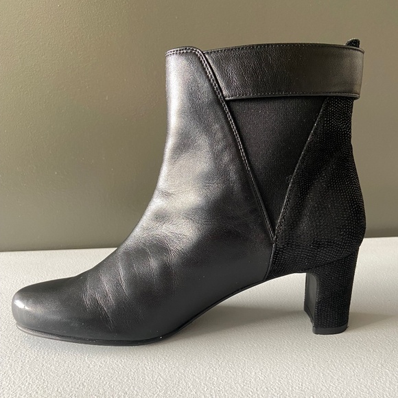 Stuart Weitzman Ankle Boots- Black Leather Mid Height Block Heel- Size 7.5 - Picture 6 of 10
